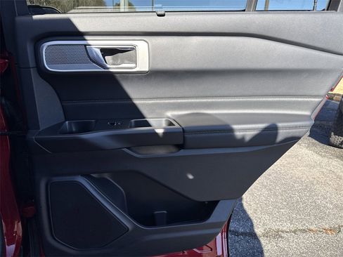 Used 2020 Ford Explorer Limited image 17