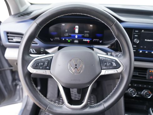 Certified 2024 Volkswagen Taos SE FWD image 11