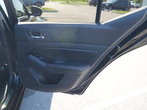 Used 2025 Nissan Altima 2.5 SR FWD image 23