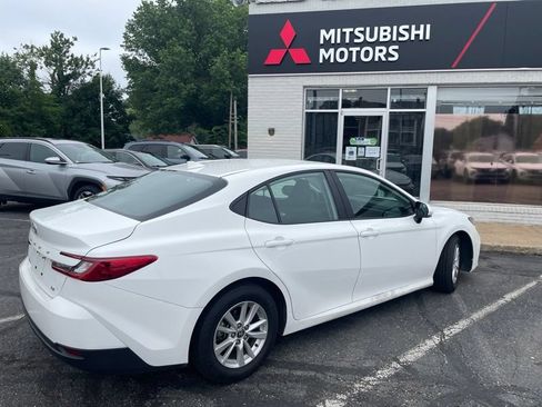 Used 2025 Toyota Camry LE FWD image 6