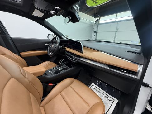 Used 2024 Cadillac XT4 Sport image 25