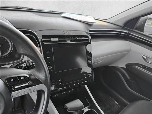 Used 2024 Hyundai Tucson SE image 11