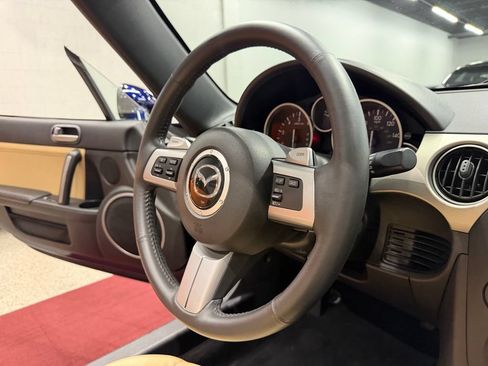 Used 2011 MAZDA MX-5 Miata Grand Touring RWD image 45
