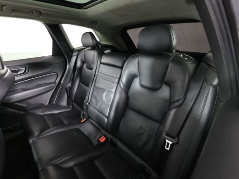 Used 2018 Volvo XC60 T5 Momentum w/ Vision Package image 15