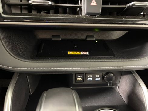 Used 2024 Toyota Highlander XLE AWD/4WD image 30