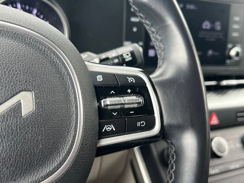 Used 2023 Kia Carnival LX FWD image 29
