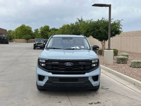 Used 2025 Ford Expedition Active AWD/4WD image 5
