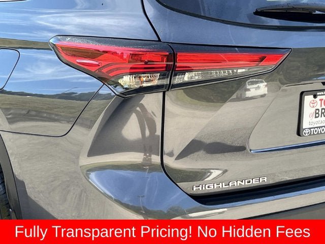Used 2023 Toyota Highlander XLE AWD/4WD image 5