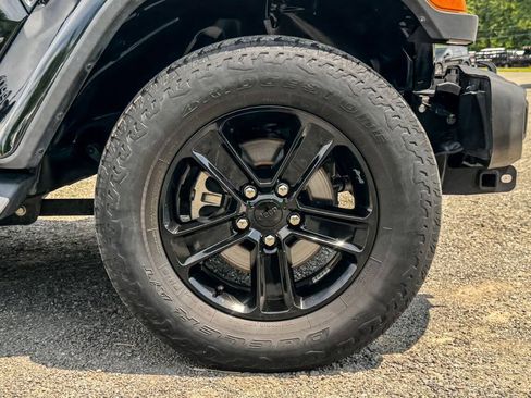 Used 2021 Jeep Wrangler Unlimited Sahara AWD/4WD image 9
