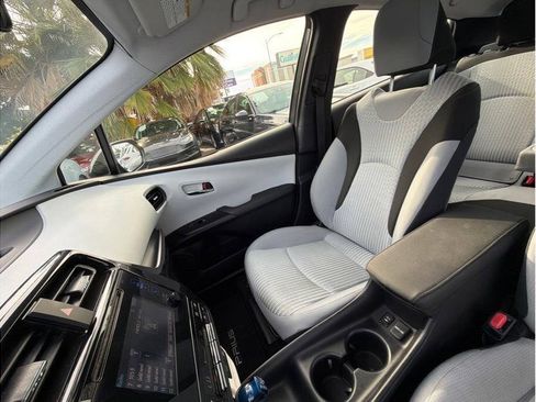 Used 2016 Toyota Prius Two FWD image 14