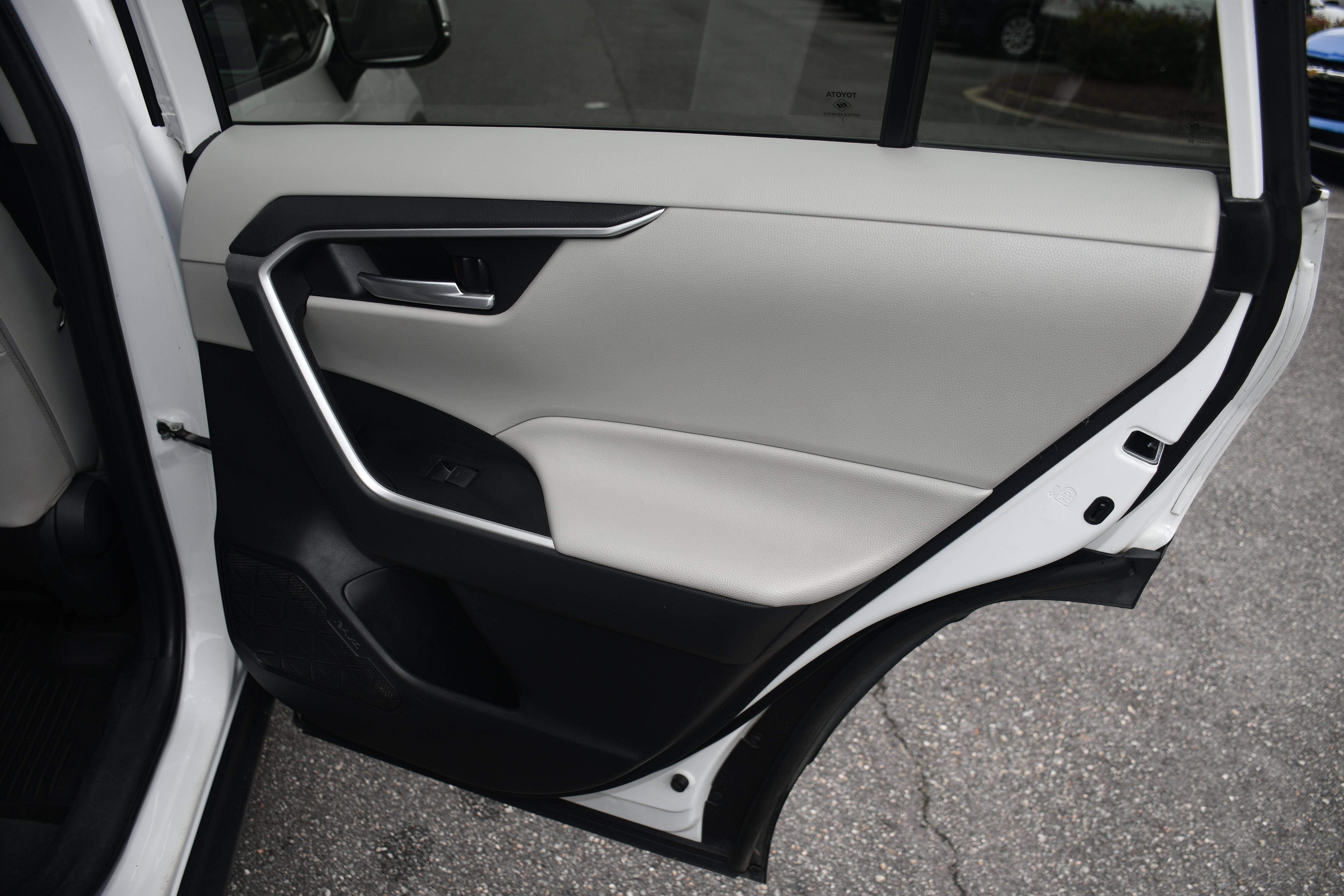 Used 2023 Toyota RAV4 XLE Premium FWD image 18