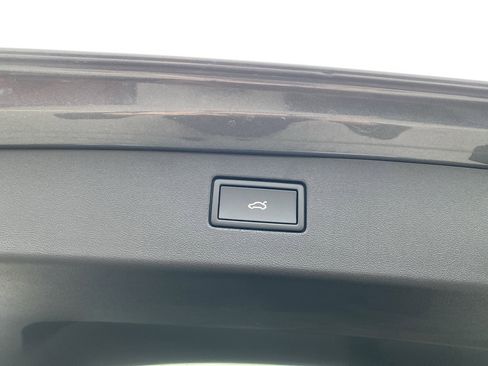 New 2025 Volkswagen Tiguan SE image 26