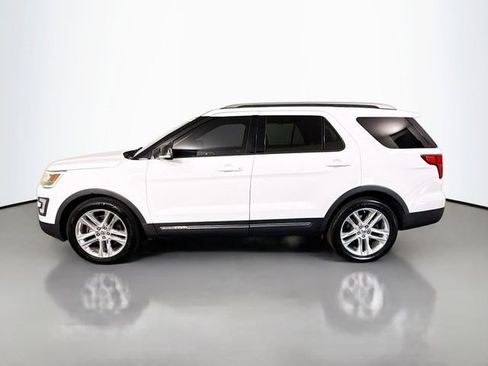 Used 2017 Ford Explorer XLT w/ Equipment Group 202A FWD image 10