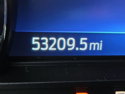 Used 2022 Ford Explorer XLT w/ Equipment Group 202A image 23