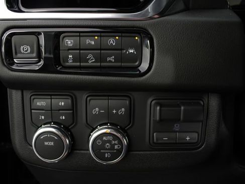 New 2026 GMC Yukon Denali w/ Denali Reserve Package image 10