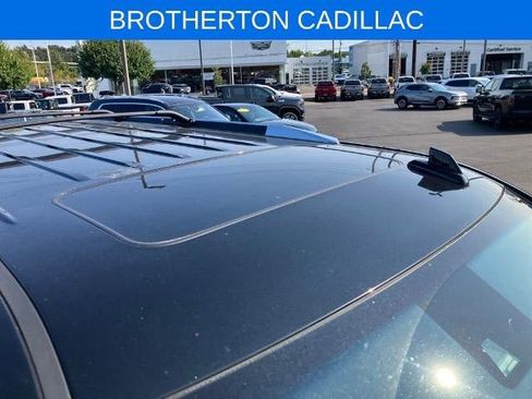 Used 2017 Cadillac Escalade ESV Platinum AWD/4WD image 16