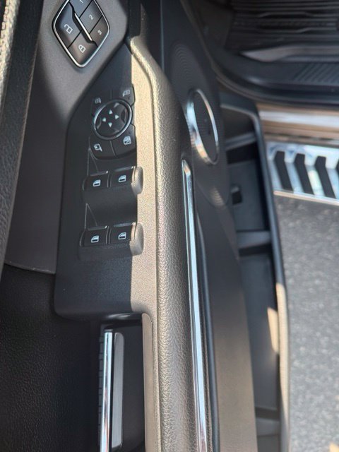 Used 2018 Ford Expedition XLT w/ Equipment Group 202A AWD/4WD image 15