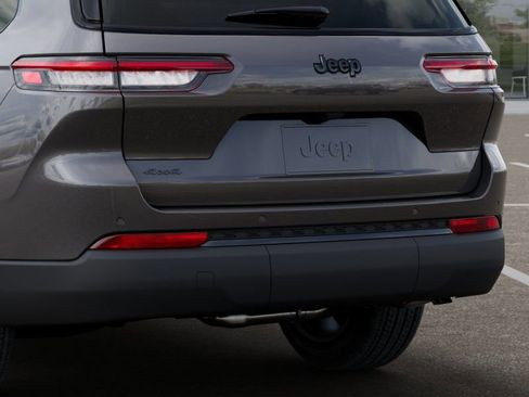 Used 2025 Jeep Grand Cherokee L Altitude AWD/4WD image 14