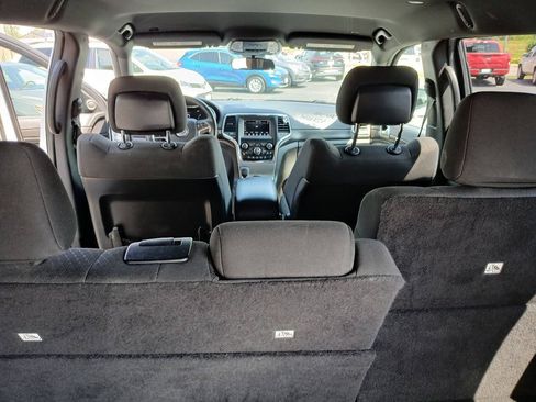 Used 2018 Jeep Grand Cherokee Laredo AWD/4WD image 35