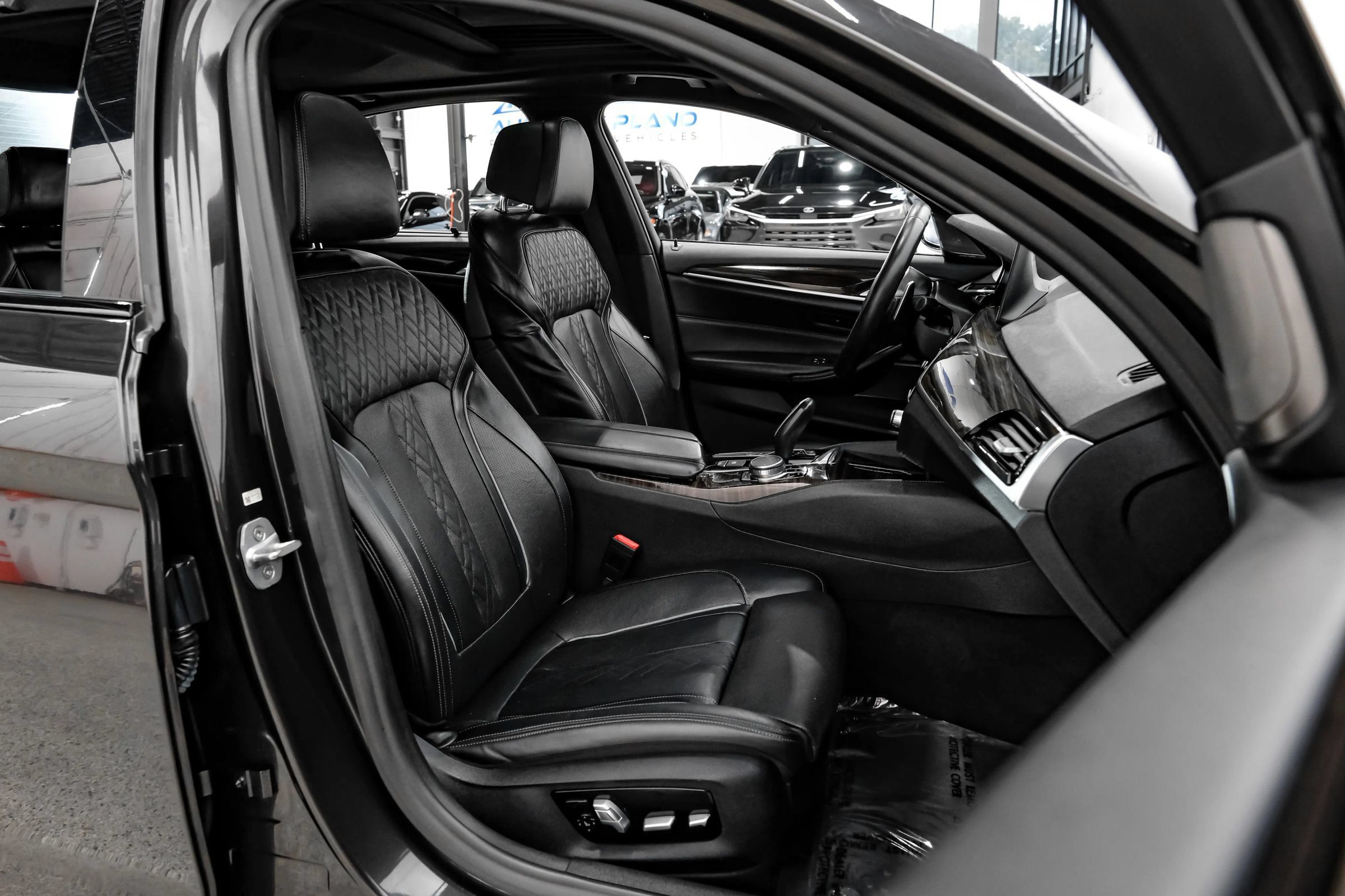 Used 2019 BMW 540i w/ M Sport Package RWD image 51