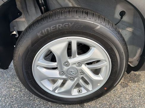 Certified 2025 Hyundai Venue SE image 38