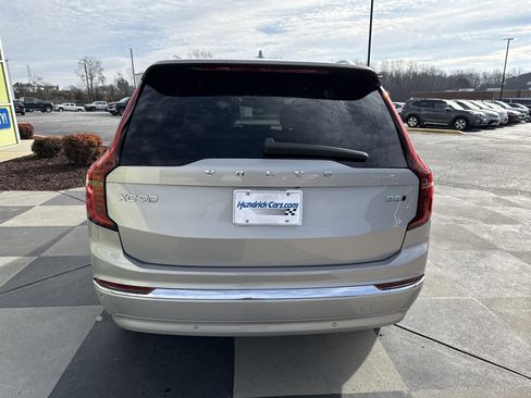 Used 2025 Volvo XC90 B5 Plus image 9