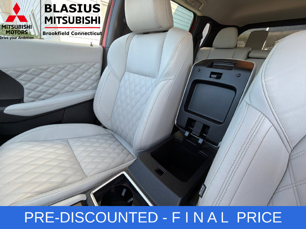Used 2023 Mitsubishi Outlander SEL AWD/4WD image 28
