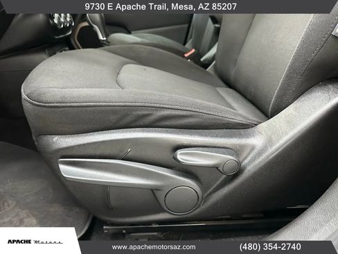 Used 2017 Jeep Renegade Latitude image 13