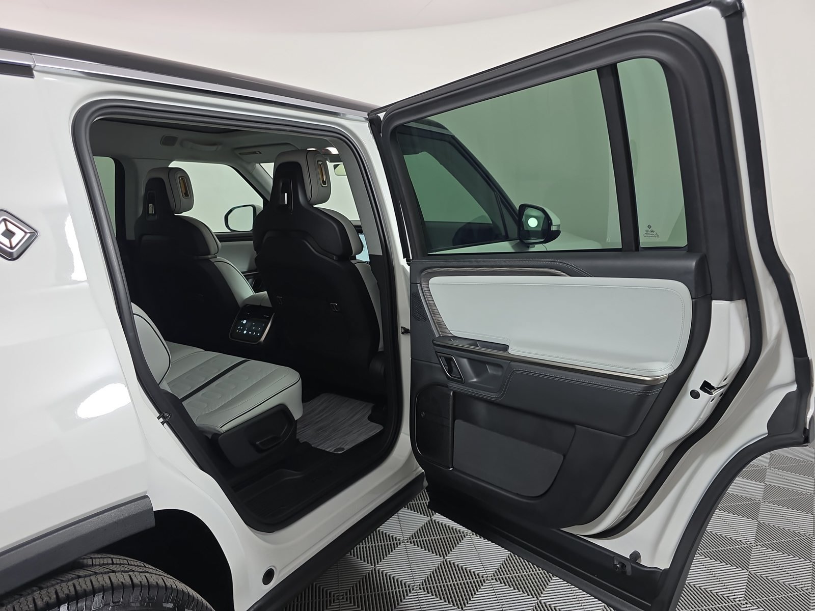 Used 2024 Rivian R1S Adventure Quad AWD/4WD image 19