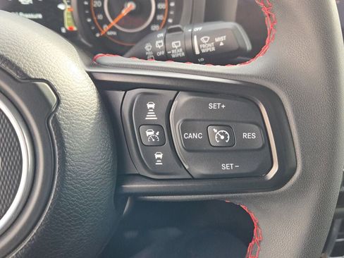 Used 2025 Jeep Wrangler Unlimited Rubicon image 28