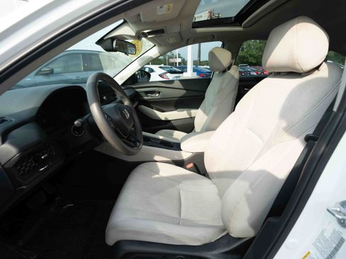 Used 2025 Honda Accord SE image 9