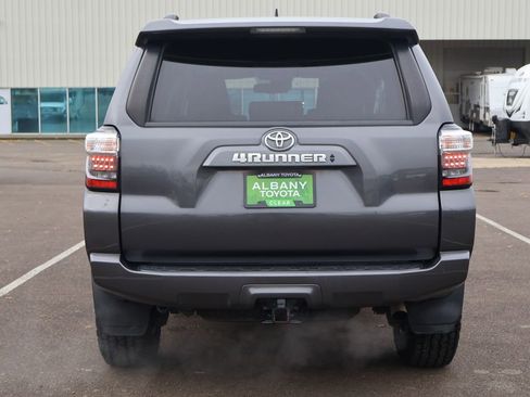 Used 2020 Toyota 4Runner SR5 Premium image 6