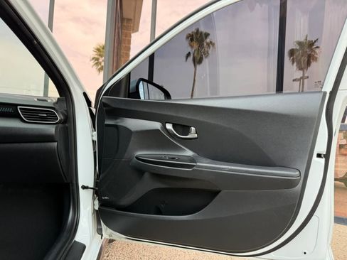 Used 2019 Hyundai Veloster Turbo FWD image 32