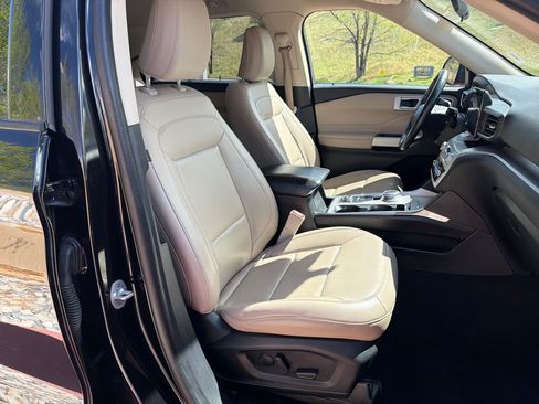 Used 2022 Ford Explorer XLT w/ Equipment Group 202A AWD/4WD image 33