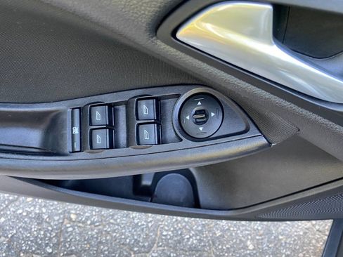 Used 2017 Ford Focus SE FWD image 16