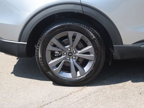 Used 2023 Ford Explorer XLT w/ Equipment Group 202A AWD/4WD image 29