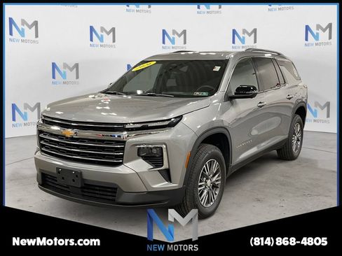 Used 2026 Chevrolet Traverse LT w/ Driver Confidence Package AWD/4WD image 1