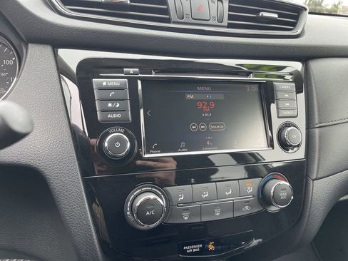 Used 2020 Nissan Rogue S w/ Special Edition Package image 11