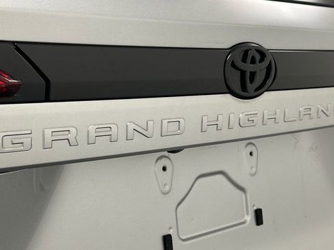 Certified 2024 Toyota Grand Highlander AWD image 19