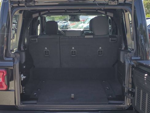 Used 2025 Jeep Wrangler Unlimited Sahara w/ Safety Group AWD/4WD image 14