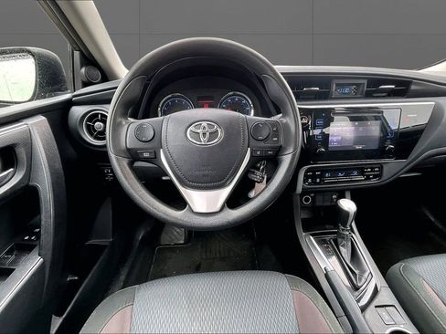 Used 2017 Toyota Corolla LE w/ Carpet Mat Package (TMS) FWD image 5
