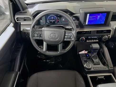 Certified 2025 Toyota Tacoma SR5 AWD/4WD image 19