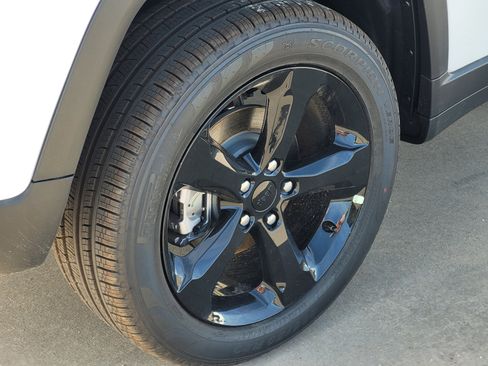 New 2025 Jeep Grand Cherokee Limited w/ Luxury Tech Group II image 5