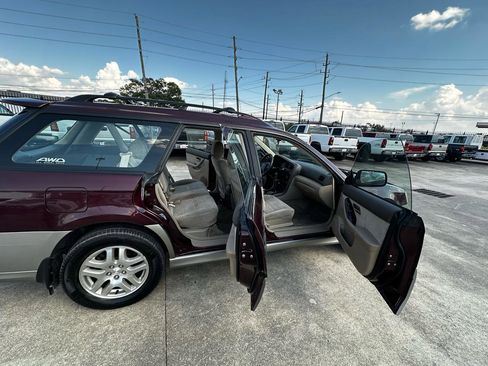 Used 2001 Subaru Outback Wagon AWD/4WD image 21