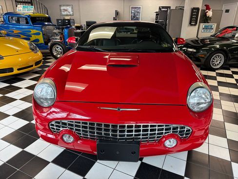 Used 2002 Ford Thunderbird Deluxe image 2