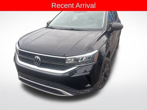 Used 2022 Volkswagen Taos S image 2