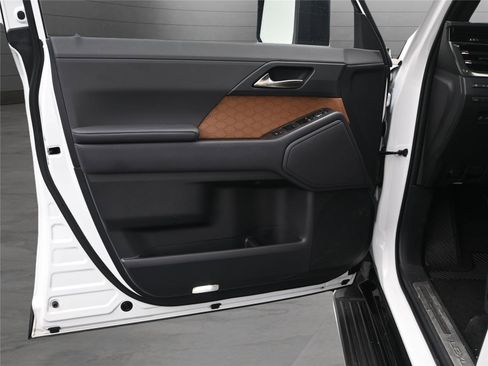 Used 2024 Lexus GX 550 image 7