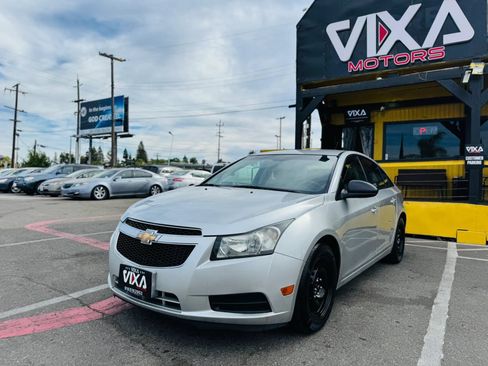 Used 2013 Chevrolet Cruze LS FWD image 1