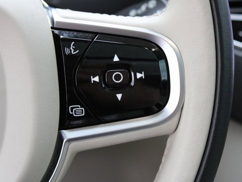 Used 2025 Volvo XC90 B6 Ultra w/ Lounge Package image 15