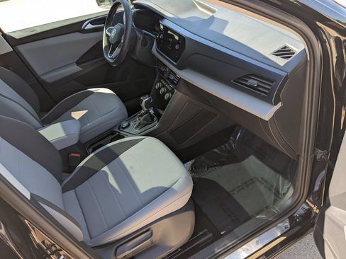 Used 2023 Volkswagen Taos SE w/ Panoramic Sunroof Package AWD/4WD image 22
